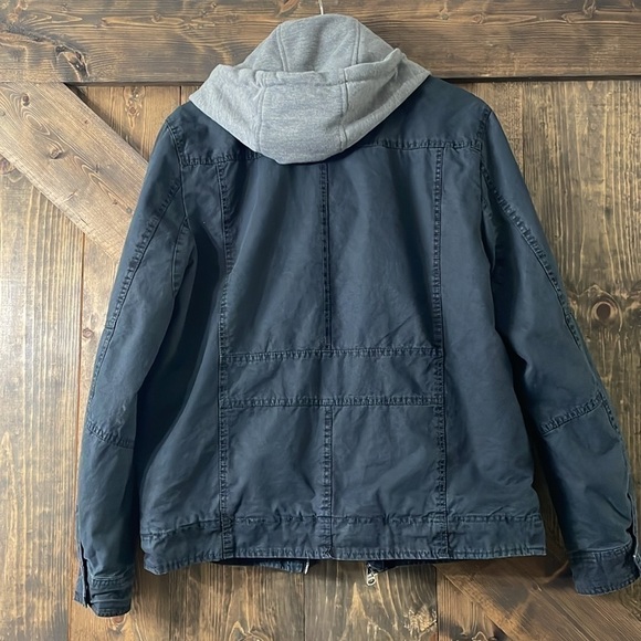 LEVI’S Sherpa Lined Two Pocket Hoooded Trucker Jacket - Picture 8 of 14